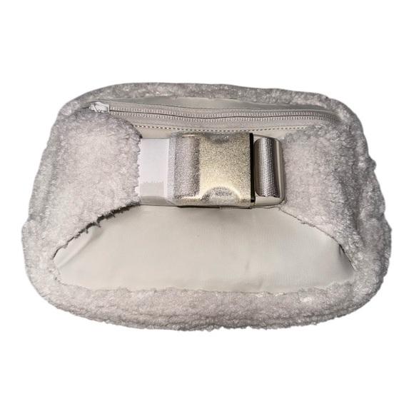 NWT Lululemon Everywhere Belt Bag Fleece Large 2L White Opal/Gold NWTs - Picture 2 of 9